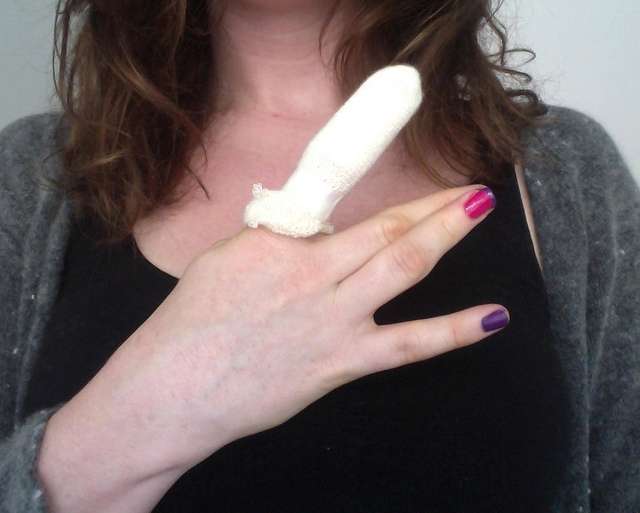 Забинтованный палец