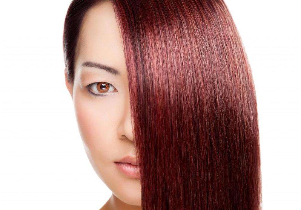 Прямые красно-каштановые волосы